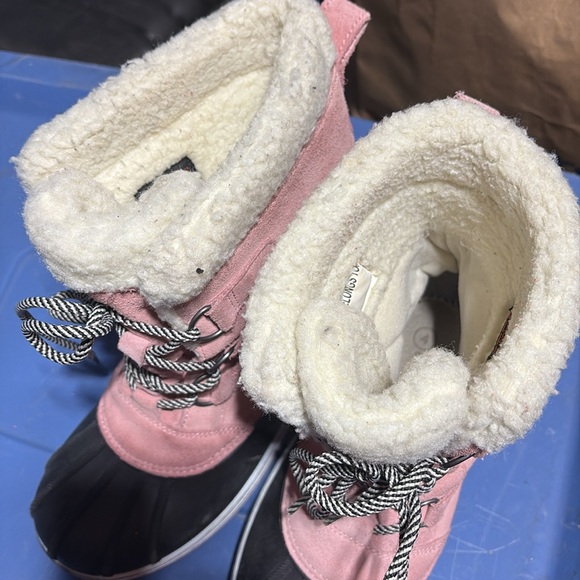 Pink size4 winter boots! - Picture 6 of 6